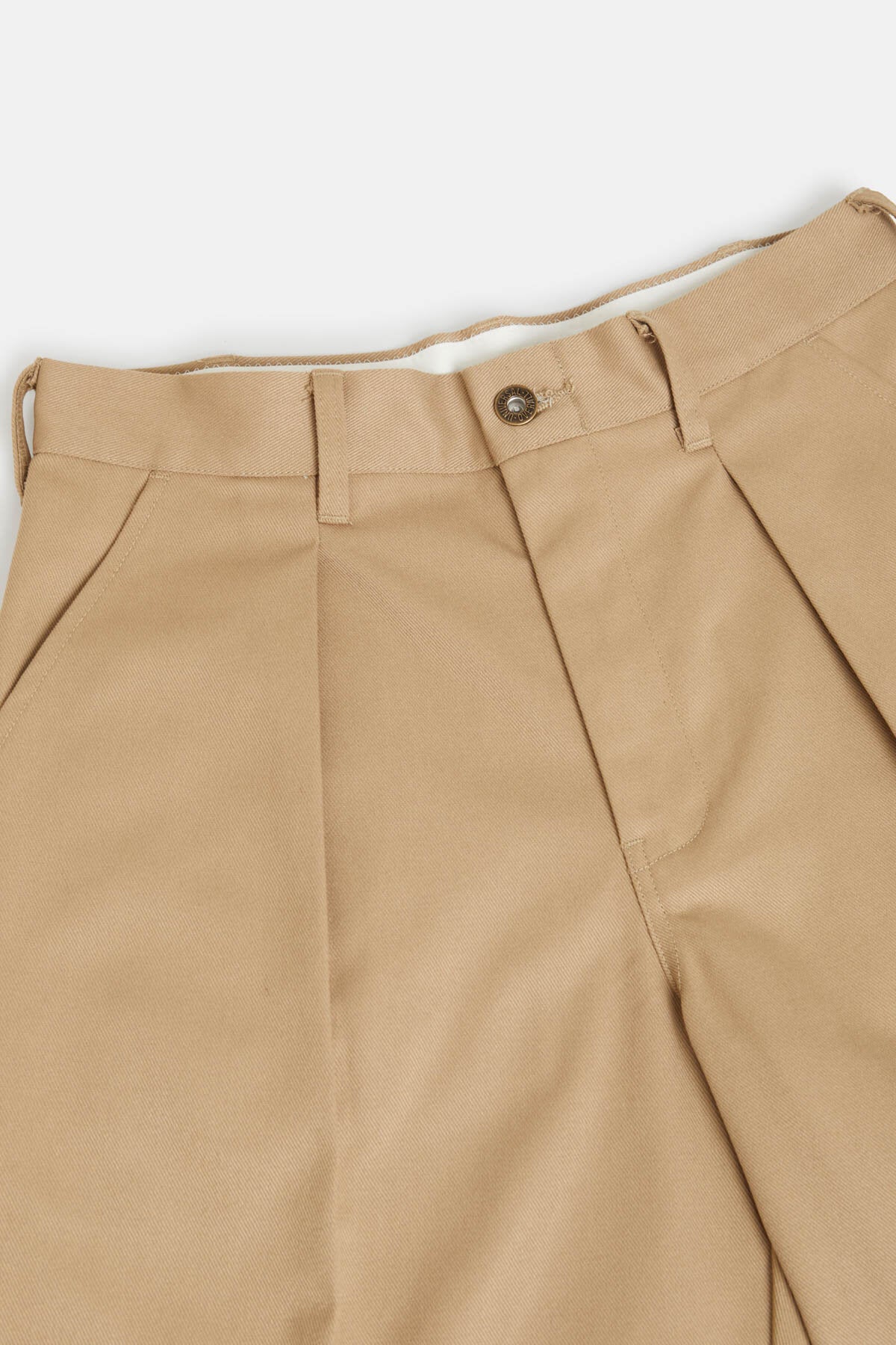 Pantaloni ampi con pinces