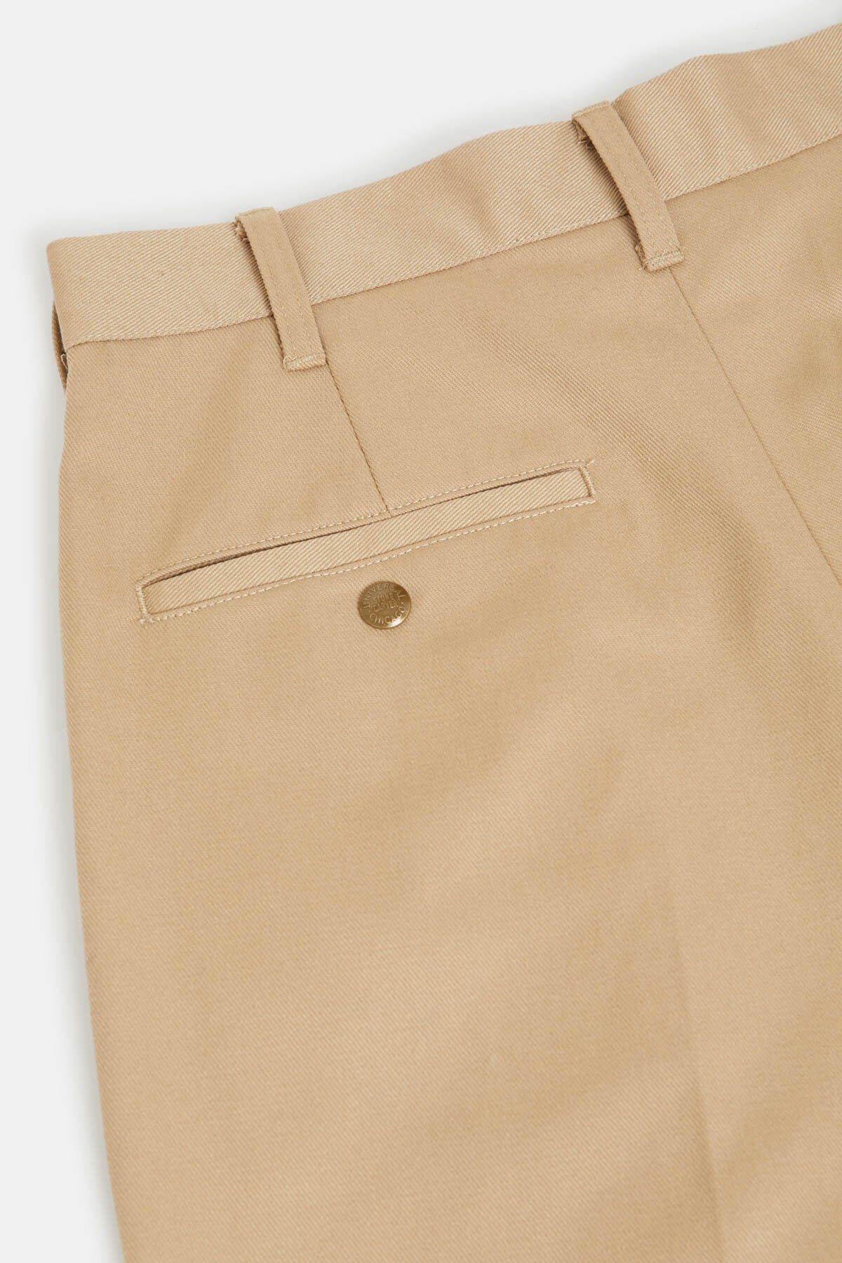 Pantaloni ampi con pinces
