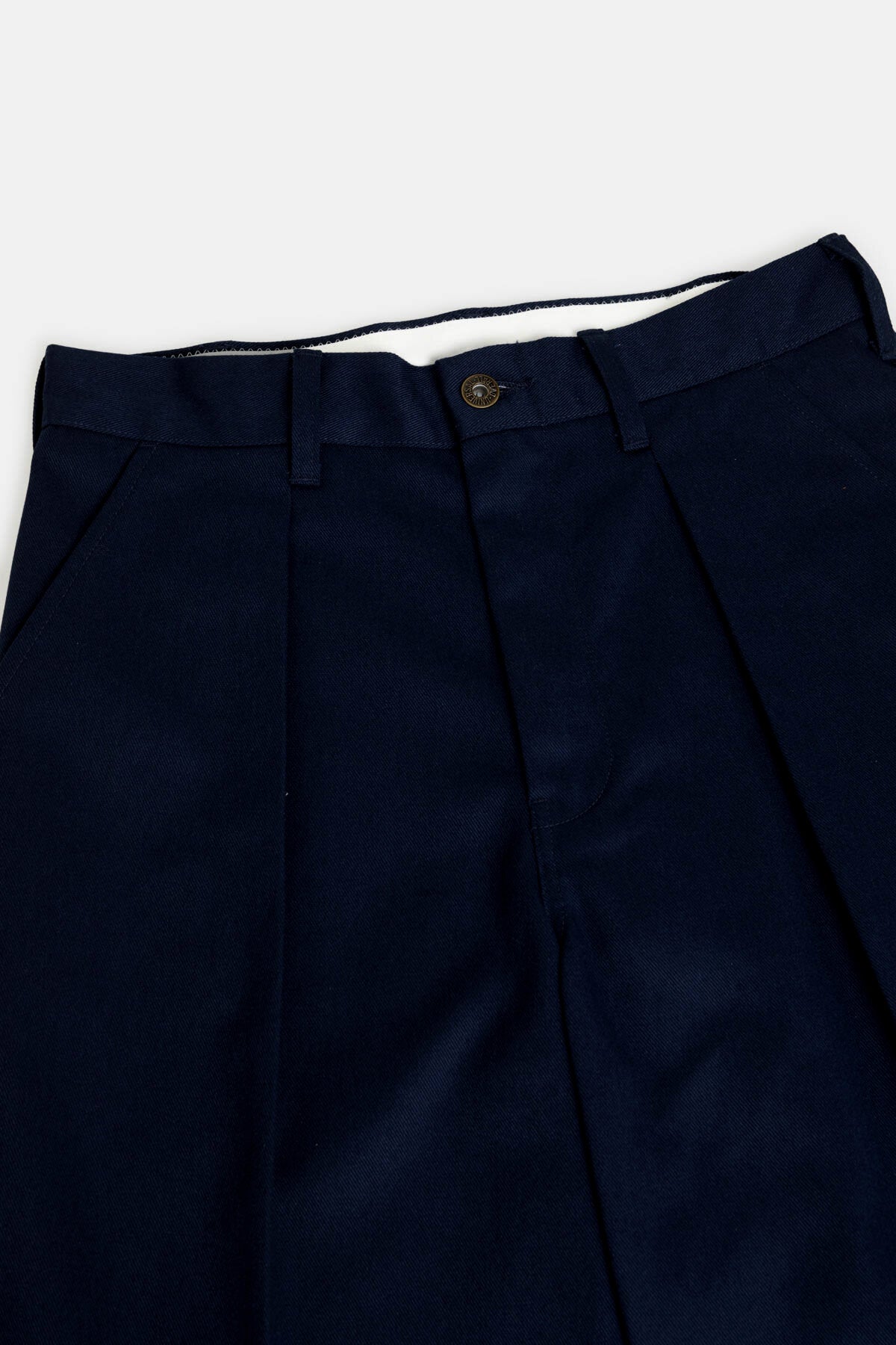 Pantaloni ampi con pinces