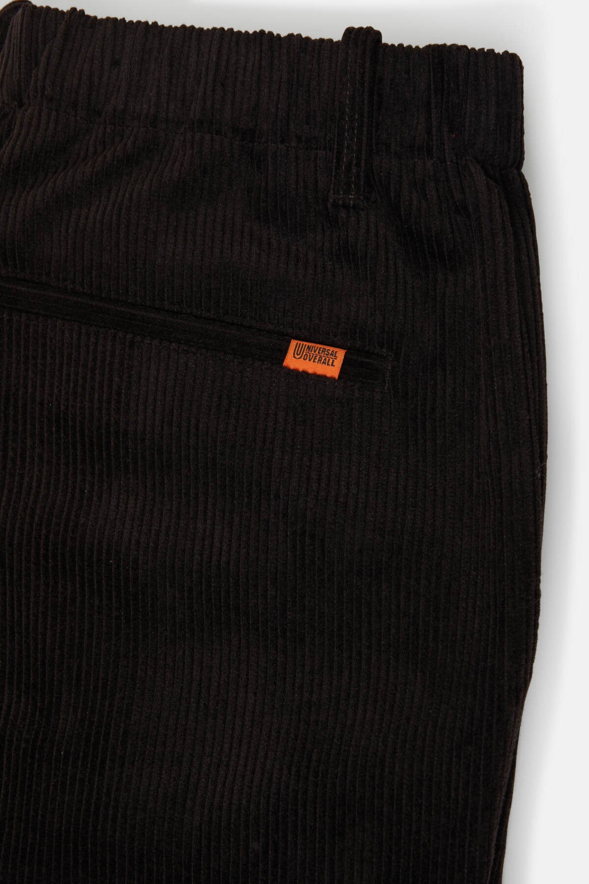 Pantaloni in velluto a coste con pinces e gamba affusolata
