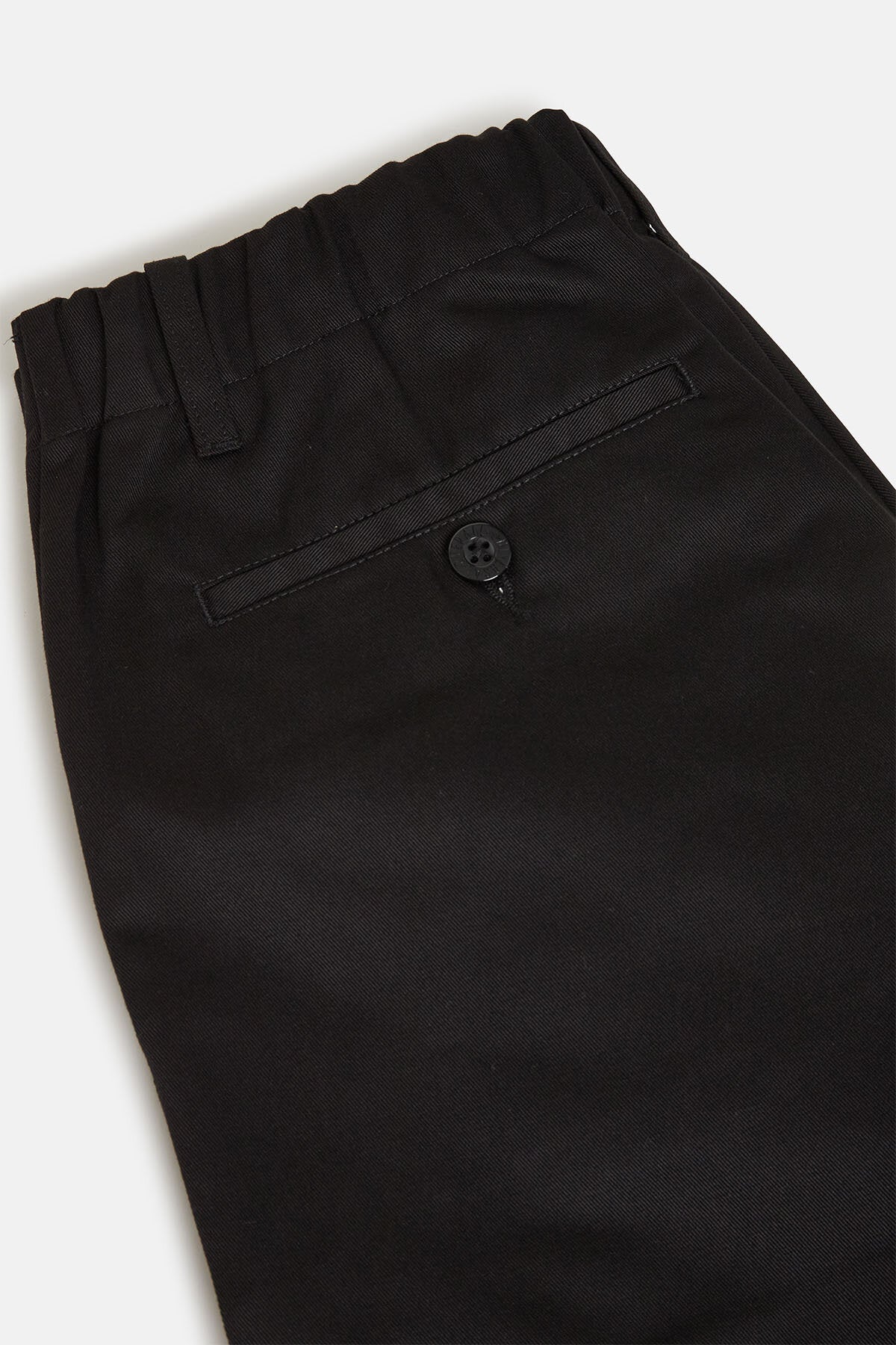 Pantaloni in twill a vestibilità affusolata con piega interna