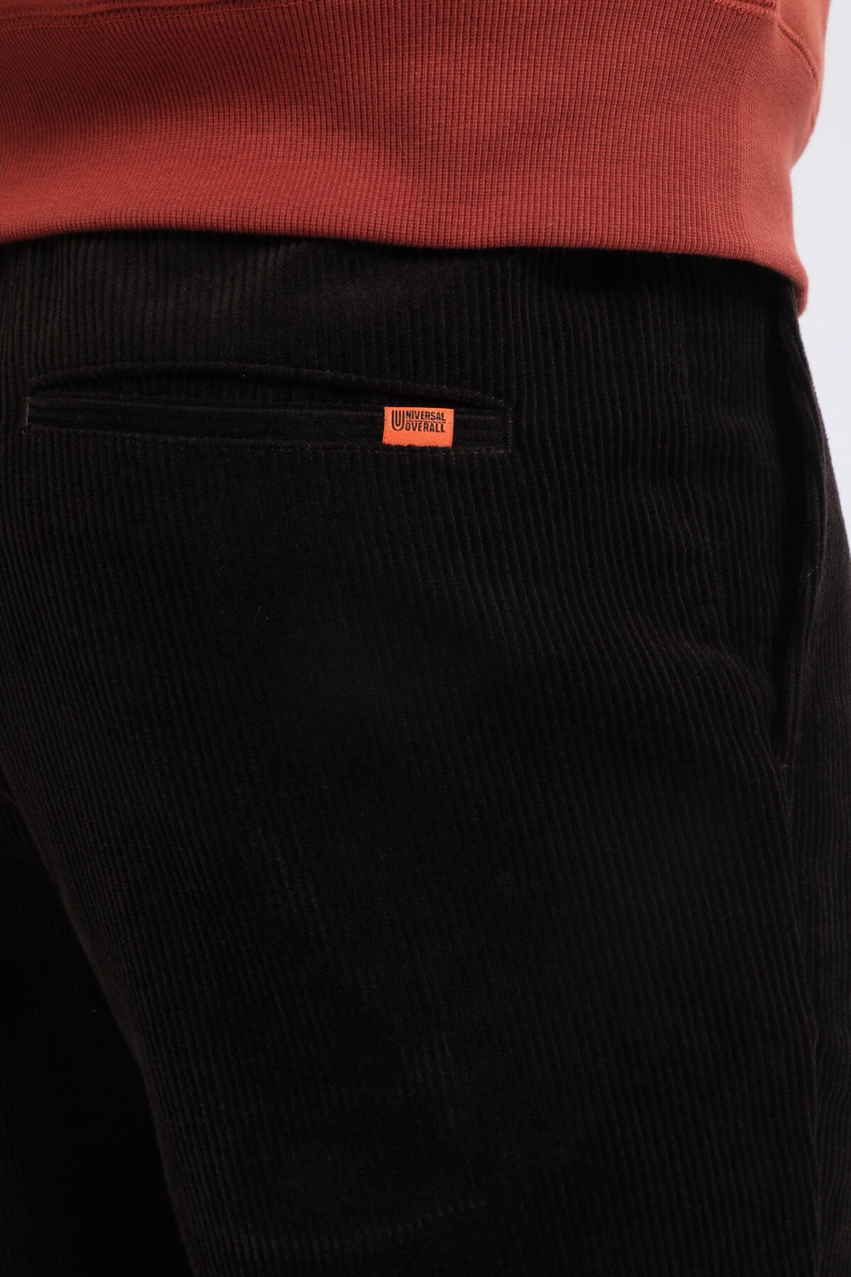 Pantaloni in velluto a coste con pinces e gamba affusolata